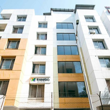 Treebo Empire Executive Premium Hotel Хинджевади Екстериор снимка