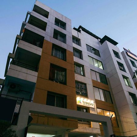 Treebo Empire Executive Premium Hotel Хинджевади Екстериор снимка