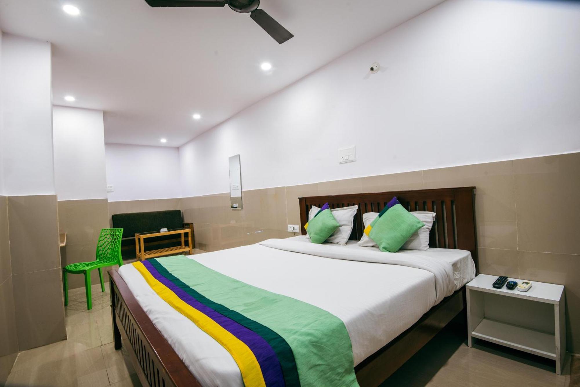 Treebo Empire Executive Premium Hotel Хинджевади Екстериор снимка