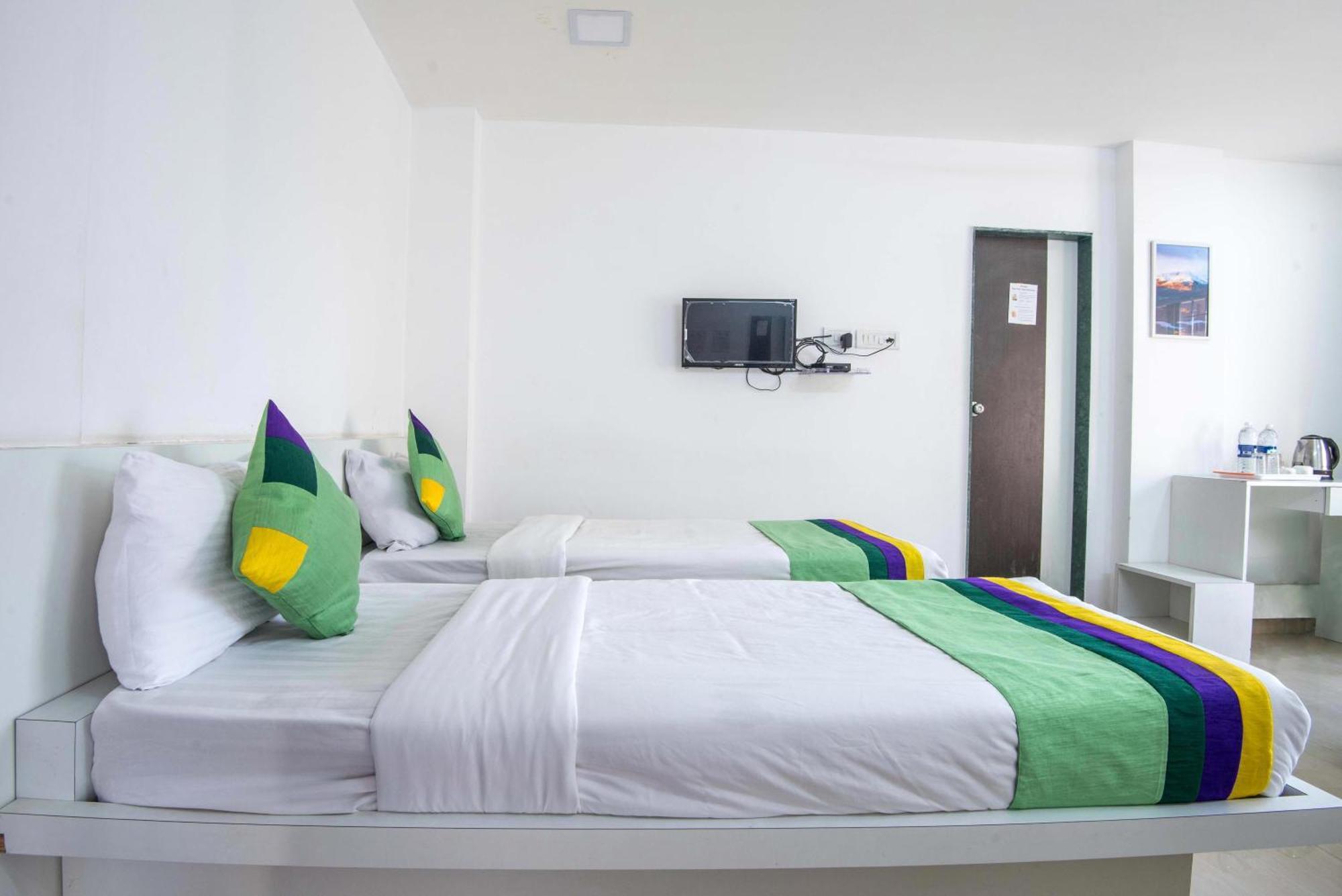 Treebo Empire Executive Premium Hotel Хинджевади Екстериор снимка