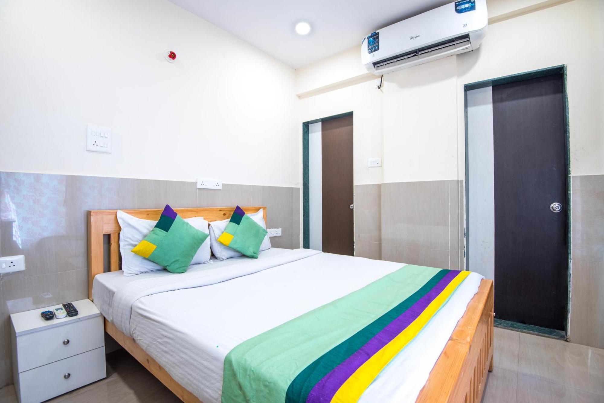 Treebo Empire Executive Premium Hotel Хинджевади Екстериор снимка